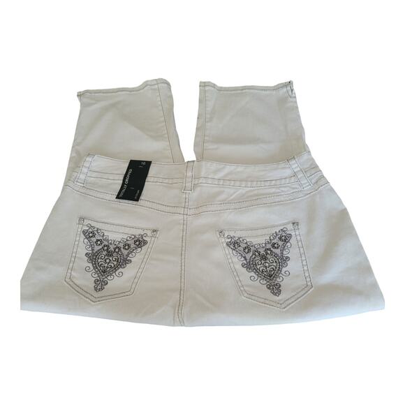 Lane Bryant Totally Cropped Jeans PLUS Size 16 White Embroidered Pockets NWT - Picture 6 of 14